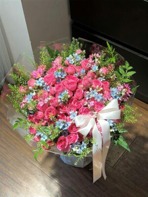 Bó hoa Hồng Sophia mix sao xanh